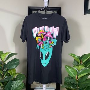 “Out of my Mind” Graphic Alien Vintage Tee Shirt